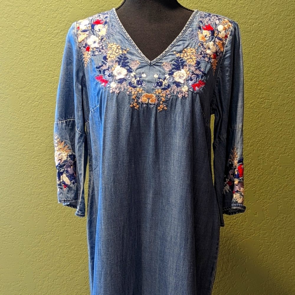 Casual and cute, this dress is perfect for summer fun.